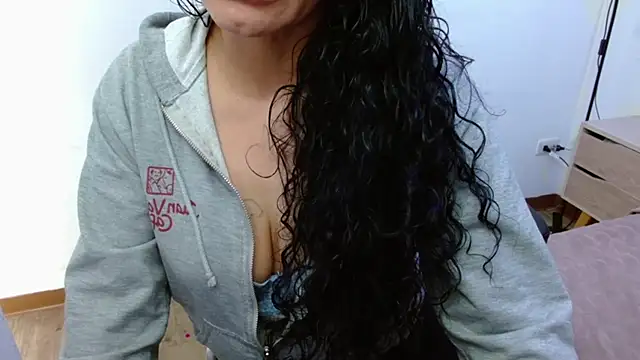 AlexandraJones  online show from October 2025 01:20:01 PM