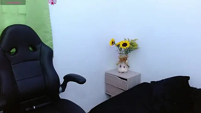 AlexandraJones  online show from October 2025 09:37:01 PM