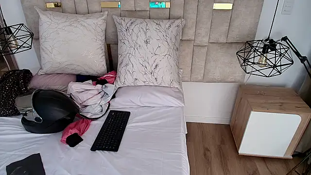 Lizz Tender online show from October 2025 12:50:02 PM