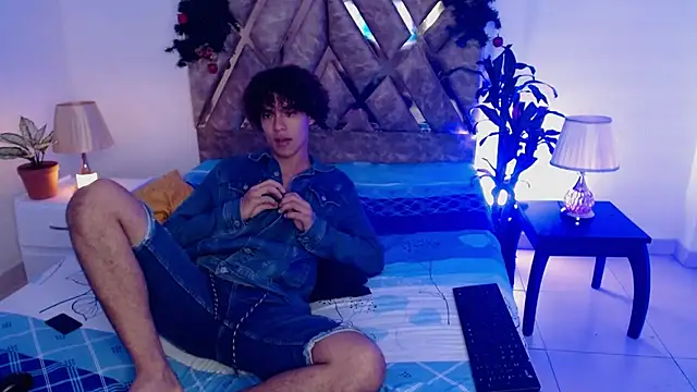 Snapshot of nickolas_moon chatting on December 2024 01:43:02 PM nickolas moon online show from December 2024 01:43:02 PM