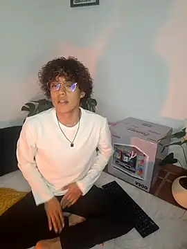 Snapshot of nickolas_moon chatting on December 2024 08:50:01 PM nickolas moon online show from December 2024 08:50:01 PM