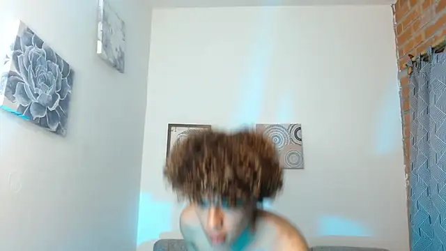 Snapshot of nickolas_moon chatting on January 2025 02:50:02 AM nickolas moon online show from January 2025 02:50:02 AM