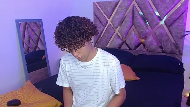 Snapshot of nickolas_moon chatting on February 2025 04:32:02 PM nickolas moon online show from February 2025 04:32:02 PM