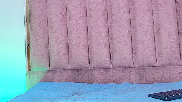 anisha x online show from September 2025 07:25:01 PM