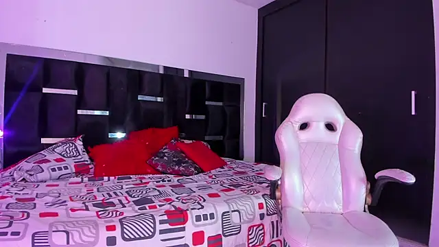 Tasha Sant online show from November 2025 12:39:02 PM