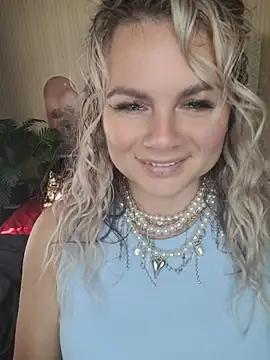 Snapshot of candy_queeen chatting on June 2026 04:40:01 AM candy queeen online show from June 2026 04:40:01 AM