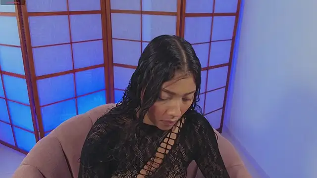 Snapshot of small_emilie chatting on December 2024 05:52:01 PM small emilie online show from December 2024 05:52:01 PM