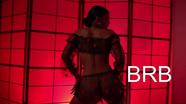 Snapshot of small_emilie chatting on December 2024 05:07:01 AM small emilie online show from December 2024 05:07:01 AM