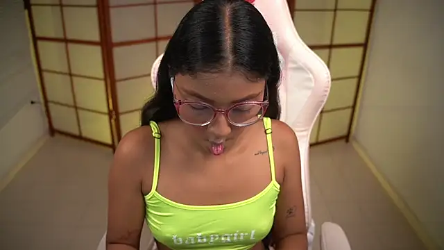 Snapshot of small_emilie chatting on November 2025 12:49:01 PM small emilie online show from November 2025 12:49:01 PM