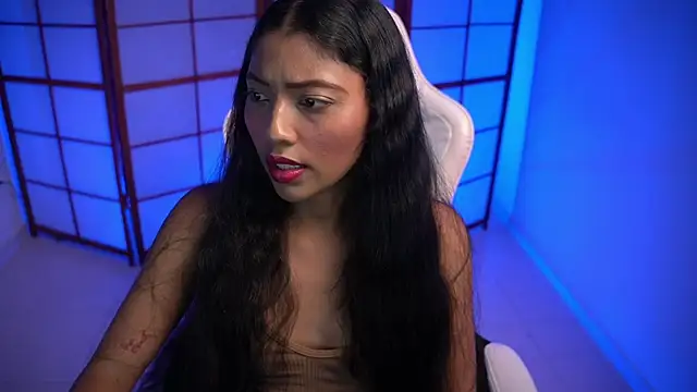 Snapshot of small_emilie chatting on November 2025 01:43:01 PM small emilie online show from November 2025 01:43:01 PM