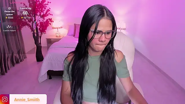 Snapshot of anniie_smith chatting on November 2025 11:03:01 AM anniie smith online show from November 2025 11:03:01 AM