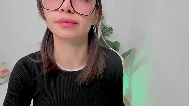 Snapshot of Adriennesexxx chatting on February 2025 10:51:02 AM Adriennesexxx online show from February 2025 10:51:02 AM