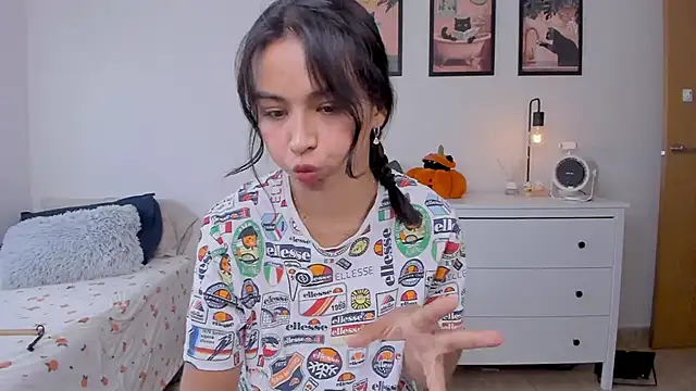 Snapshot of Adriennesexxx chatting on September 2025 04:34:01 PM Adriennesexxx online show from September 2025 04:34:01 PM