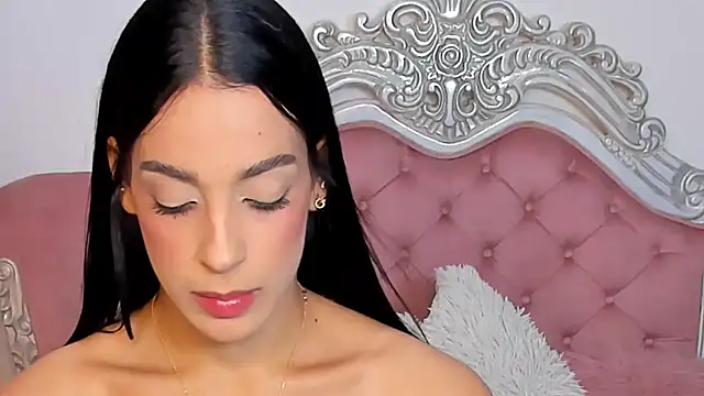 Snapshot of AngelineConnor chatting on February 2025 01:40:01 AM AngelineConnor online show from February 2025 01:40:01 AM