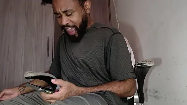 KaelMoreau online show from March 2025 04:29:02 PM