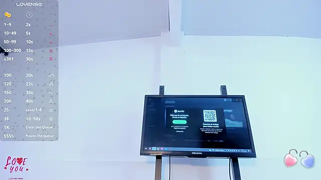 Vahiolet smith online show from November 2025 03:49:02 AM