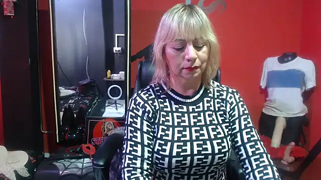 KLOE PIELL online show from November 2025 09:26:02 PM