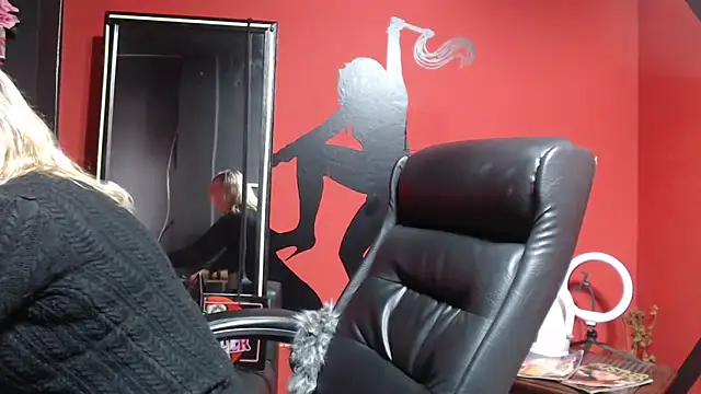 KLOE PIELL online show from December 2025 08:17:01 PM