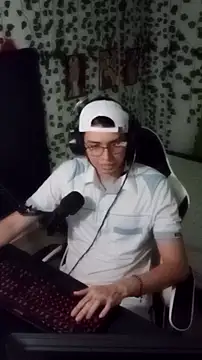 Snapshot of Andy_gray chatting on September 2025 12:33:01 AM Andy gray online show from September 2025 12:33:01 AM