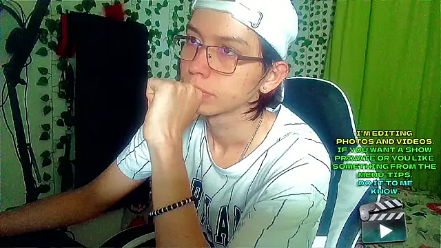 Snapshot of Andy_gray chatting on October 2025 02:40:02 PM Andy gray online show from October 2025 02:40:02 PM