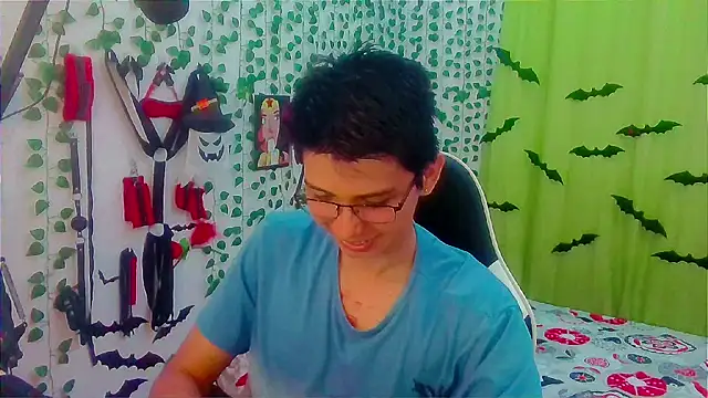 Snapshot of Andy_gray chatting on November 2025 12:36:02 PM Andy gray online show from November 2025 12:36:02 PM