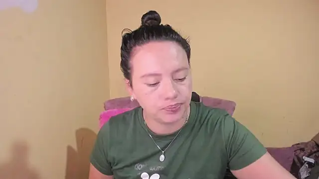 lauraguzman online show from June 2026 03:44:01 AM
