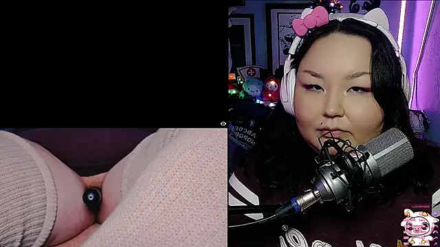 Snapshot of EmGreens chatting on February 2025 05:53:01 AM EmGreens online show from February 2025 05:53:01 AM