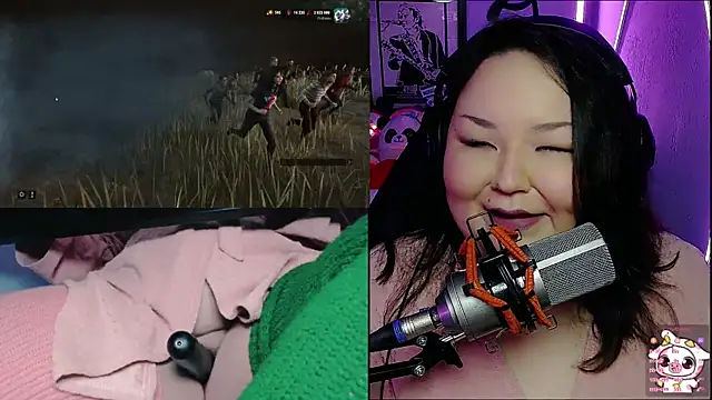 Snapshot of EmGreens chatting on February 2025 07:23:01 AM EmGreens online show from February 2025 07:23:01 AM