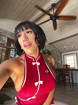 Snapshot of LushianaFitness chatting on February 2025 05:36:01 PM LushianaFitness online show from February 2025 05:36:01 PM