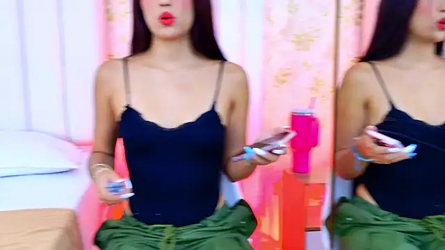 Mia-Monroe online show from October 2025 07:00:01 PM