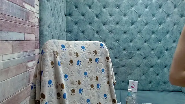 Samantha Smiith online show from October 2025 04:01:02 AM