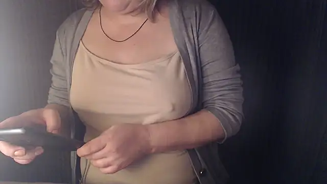 1BECHA1 online show from November 2025 05:49:01 PM