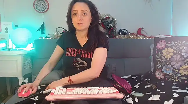 Snapshot of catalinamommyx chatting on December 2024 01:41:02 PM catalinamommyx online show from December 2024 01:41:02 PM