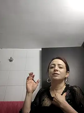 Snapshot of catalinamommyx chatting on October 2025 04:00:01 AM catalinamommyx online show from October 2025 04:00:01 AM