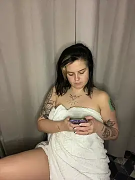 Snapshot of NaomiSquirts chatting on December 2024 11:03:01 PM NaomiSquirts online show from December 2024 11:03:01 PM