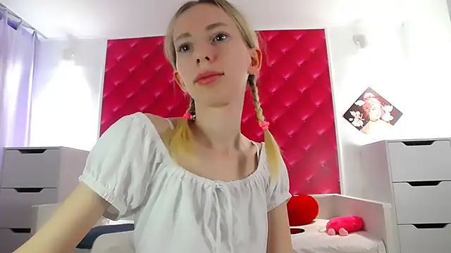 Snapshot of BarbieGoddess chatting on December 2024 03:03:01 PM BarbieGoddess online show from December 2024 03:03:01 PM