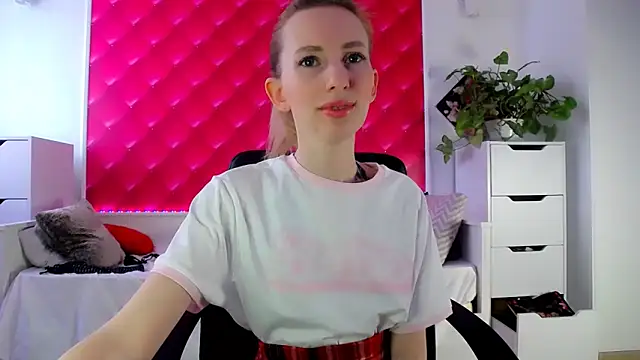 Snapshot of BarbieGoddess chatting on March 2025 02:02:02 PM BarbieGoddess online show from March 2025 02:02:02 PM