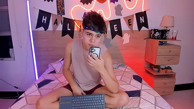 justinbiler online show from October 2025 01:59:02 PM