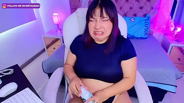 Emma monserrat online show from October 2025 07:14:02 PM