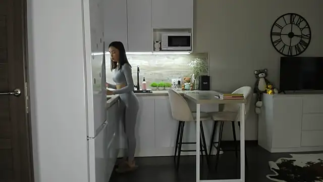 nilliluv online show from October 2025 12:20:01 PM