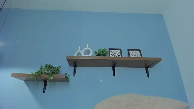 annawelk  online show from October 2025 12:36:01 PM