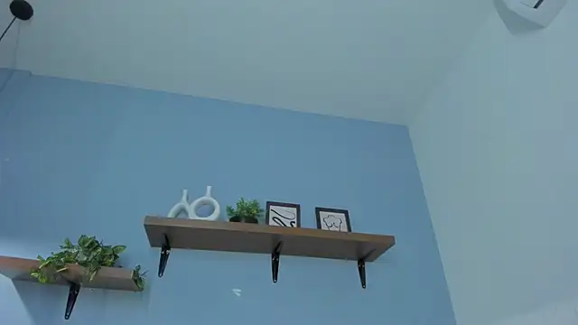 annawelk  online show from October 2025 12:14:01 PM
