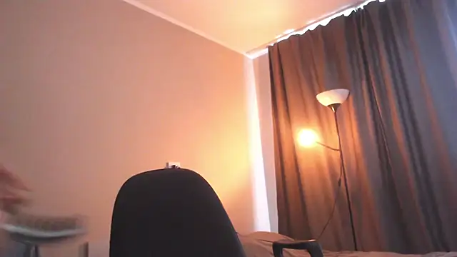 Snapshot of SarahSweetie chatting on May 2026 10:01:02 AM SarahSweetie online show from May 2026 10:01:02 AM