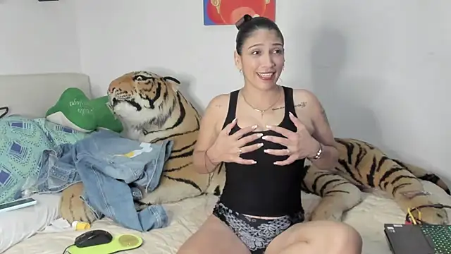 micaelajones online show from March 2025 08:55:01 PM