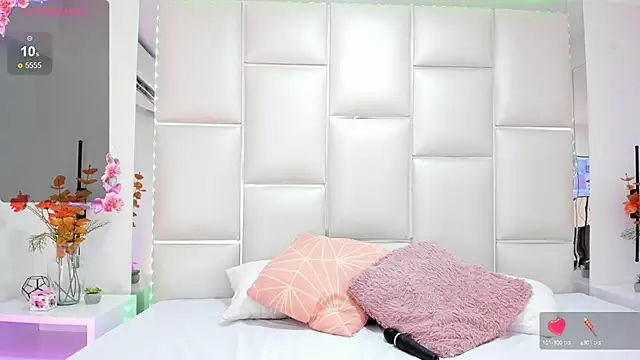 Snapshot of SaraDreamss chatting on March 2025 08:37:01 PM SaraDreamss online show from March 2025 08:37:01 PM