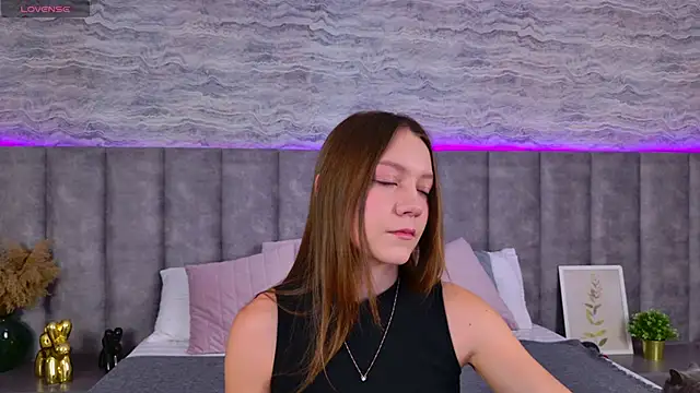 Snapshot of AliceBrayan chatting on March 2025 05:10:02 AM AliceBrayan online show from March 2025 05:10:02 AM