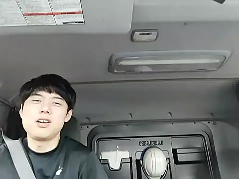 whitebriefboy online show from May 2026 10:06:01 PM
