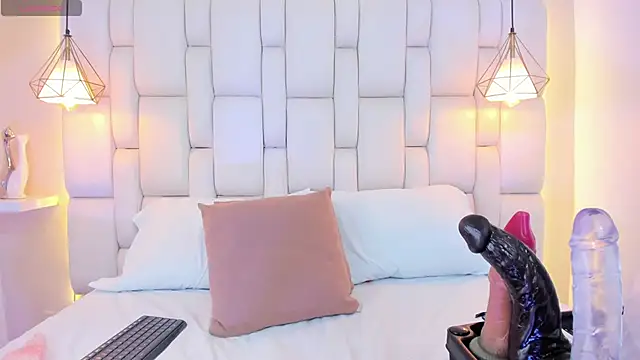 AslyGomez online show from January 2025 02:36:01 PM