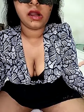 Snapshot of Reesha_99 chatting on May 2026 06:20:01 PM Reesha 99 online show from May 2026 06:20:01 PM