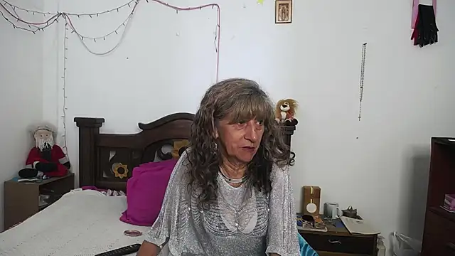 Snapshot of DominaLeona chatting on January 2025 08:13:02 PM DominaLeona online show from January 2025 08:13:02 PM